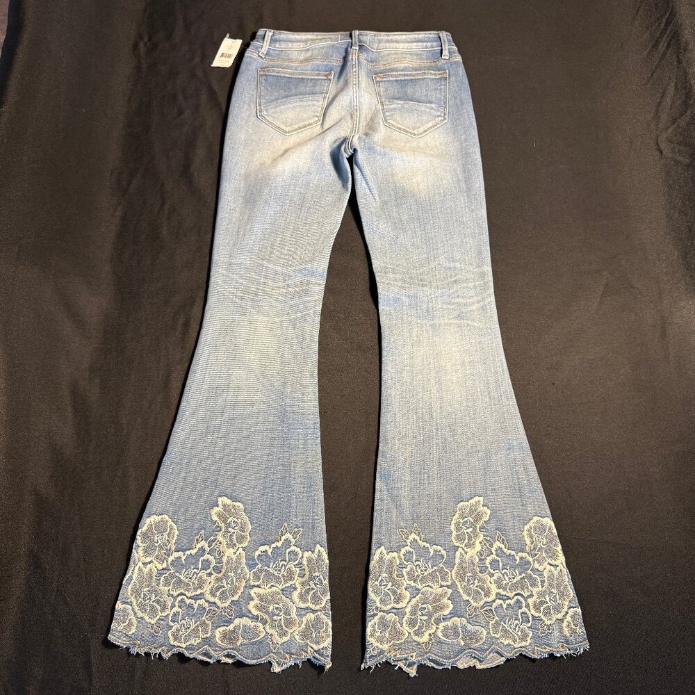 NWT Rare Driftwood Farrah Embroidered Flare Jeans Sz 29 - Picture 5 of 14